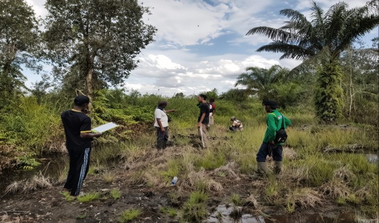 Pendanaan-Langsung-Hibah-Nusantara-Fund-–-Pilot-30-–-Pemetaan-Partisipatif-LPRA-Serikat-Petani-Sumber-Jaya-Muba-Sumsel_Proses-Pemetaan-dan-Sketsa3