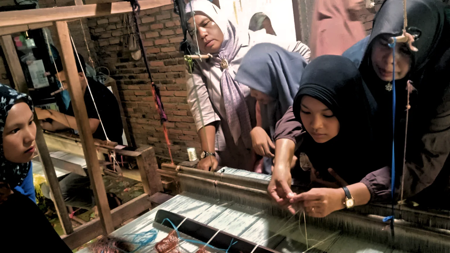 Women-Weavers-Group-Forward-Together