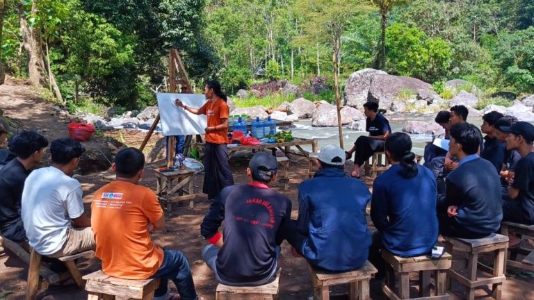 Pelatihan pembuatan pupuk organi